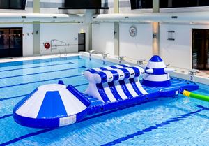 Adventure run Blauw-Wit 10m waterstormbaan