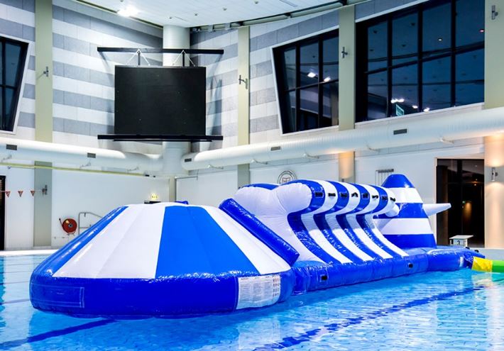 Adventure run Blauw-Wit 10m waterstormbaan